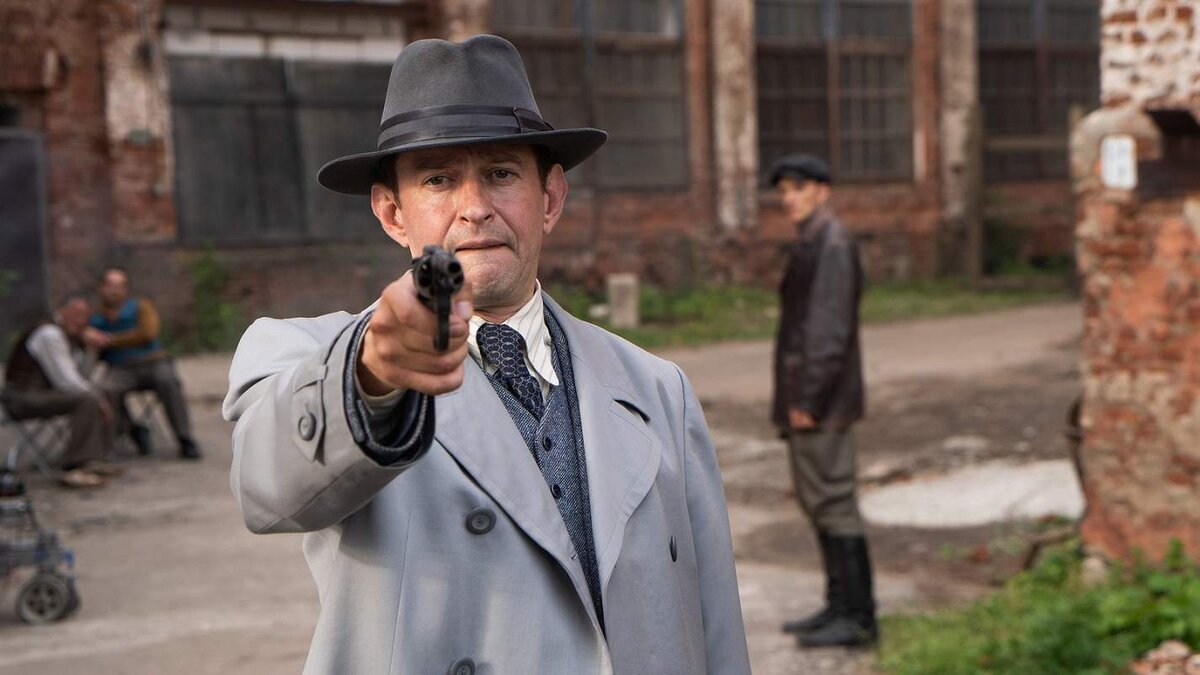 кадр из сериала "За час до рассвета"