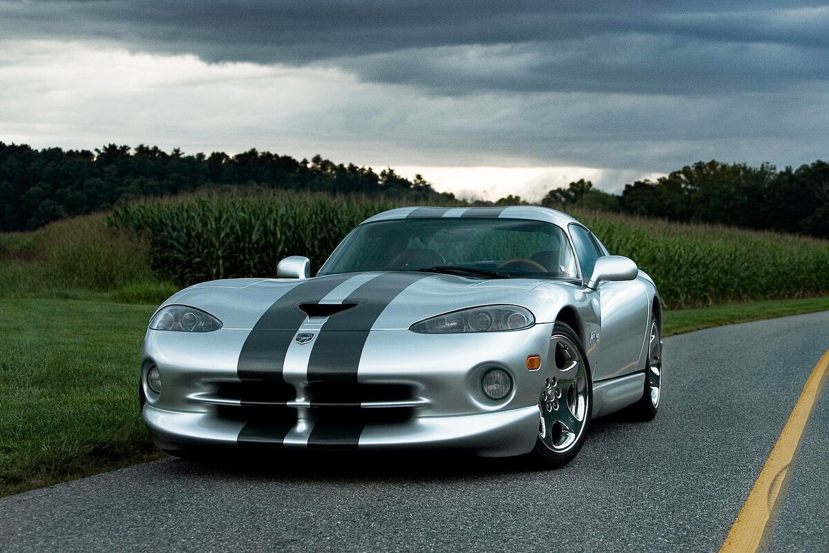 До серийная версия роскошного автомобиля Dodge Viper