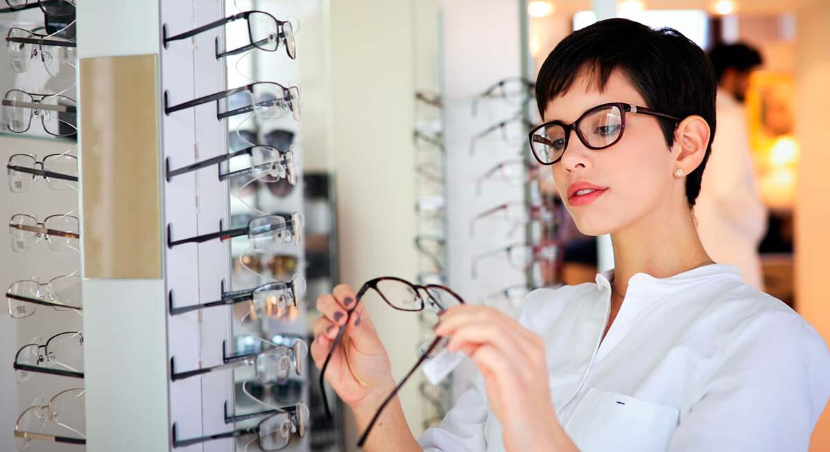 Дизайнерские оправы производятся и для масс-маркета