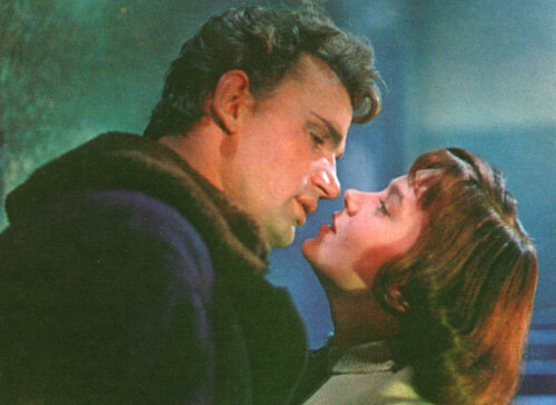 Кадр из фильма "Чистое небо" (Е.Урбанский- Н.Дробышева,Фото с kino-teatr.ru)