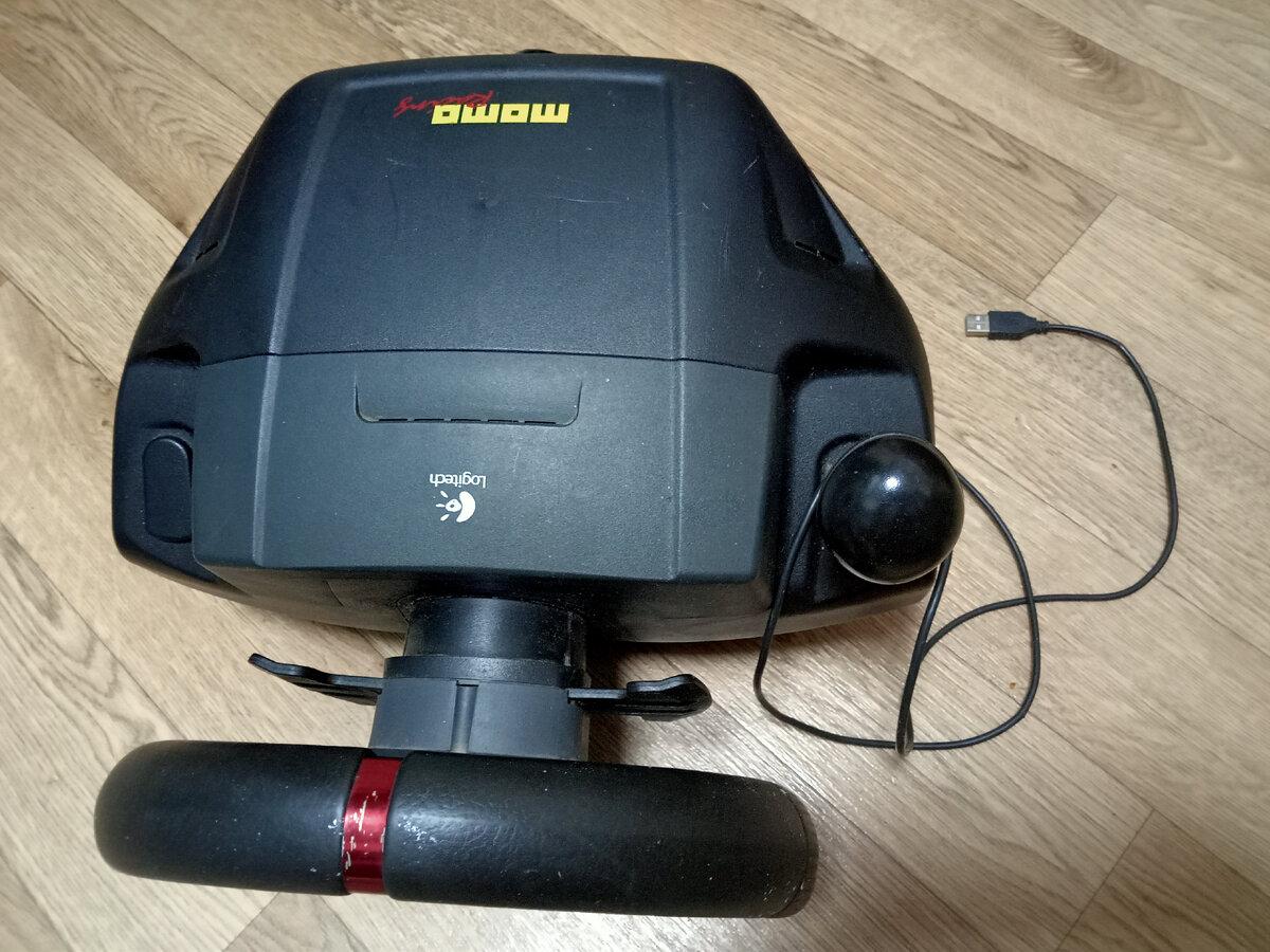 Logitech MOMO Racing Force Feedback Wheel