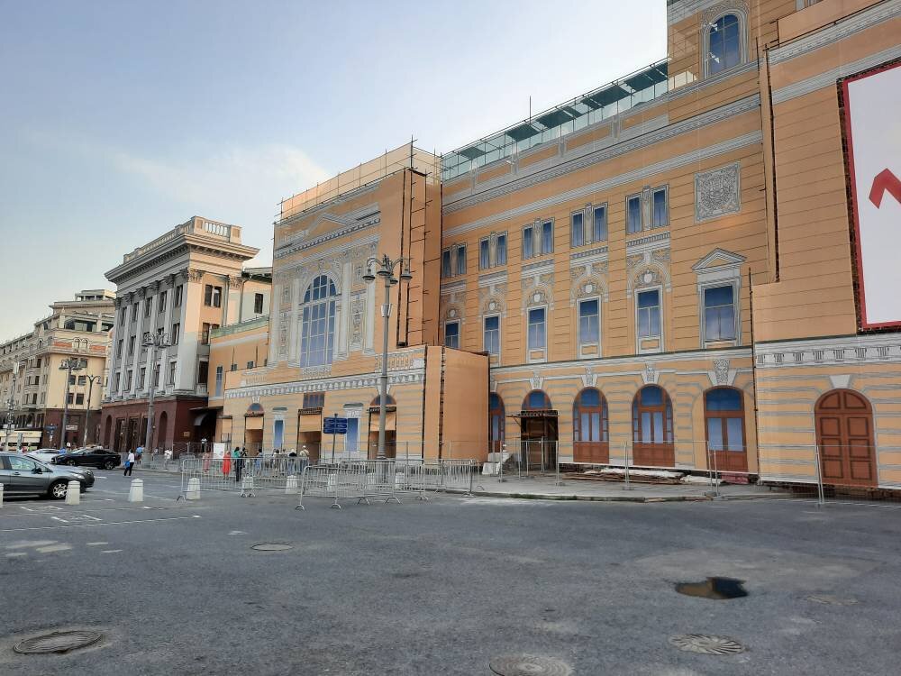 Фасад театра на реставрации