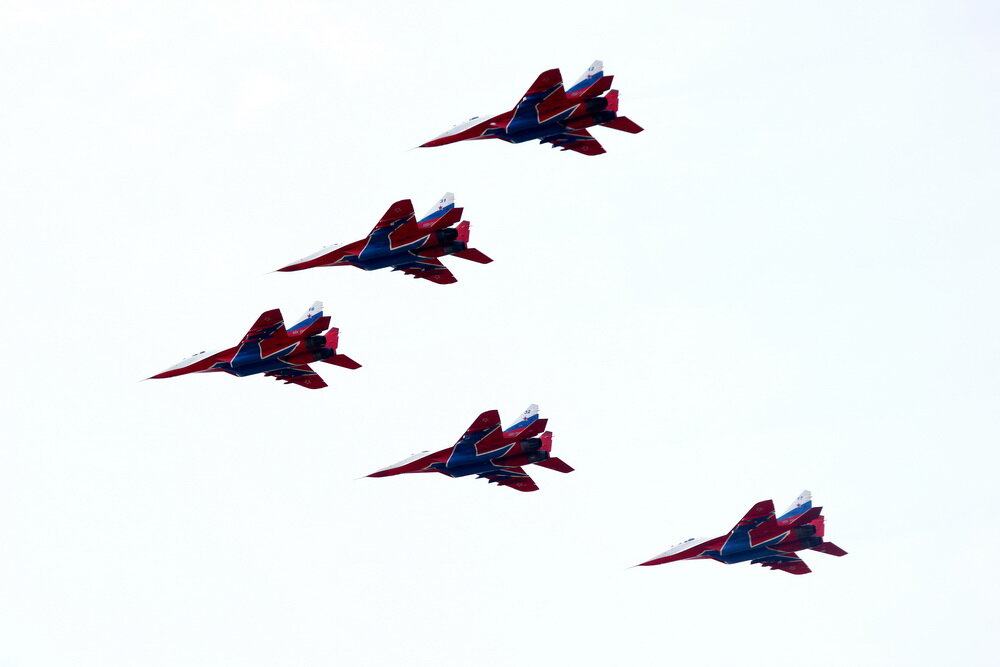 Русские витязи пилотажная группа магазин. Стрижи пилотажная группа. Авиашоу на 9 мая 2021 в нижнем новгороде. Барахолка пгт стрижи. Барахолка пгт стрижи.