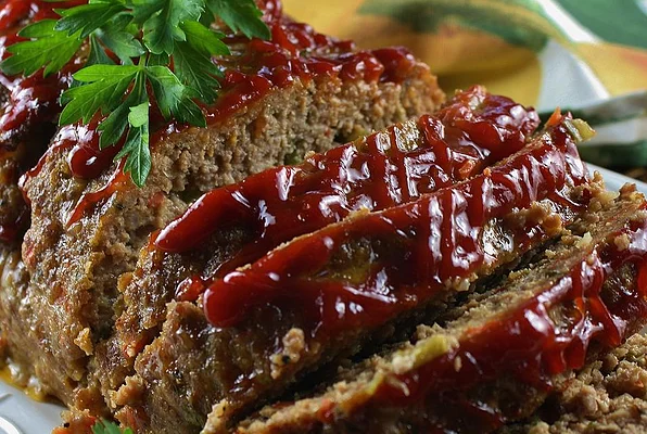 Классический острый мясной рулет, это любимый рецепт мясного рулета моей семьи. Лук можно заменить зеленым луком (зеленым луком). Быстро и просто