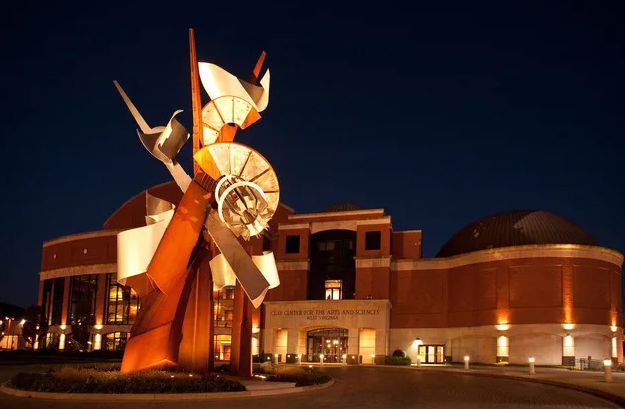 Источник: https://www.wvencyclopedia.org/assets/0001/1854/20101007claycenter_0008_adjusted_standard.jpg