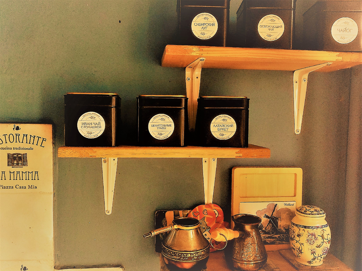 Много разного травяного чая