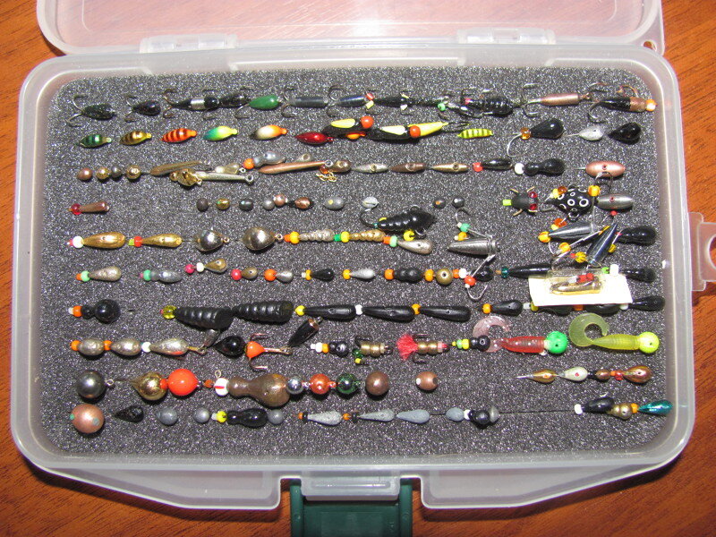 Ящик рыболовный зимний salmo 1870-k. Рыболовный ящик салмо. Набор для рыбалки зимний. Коробочка для мормышек. Вайлдберриз зимней рыбалки.