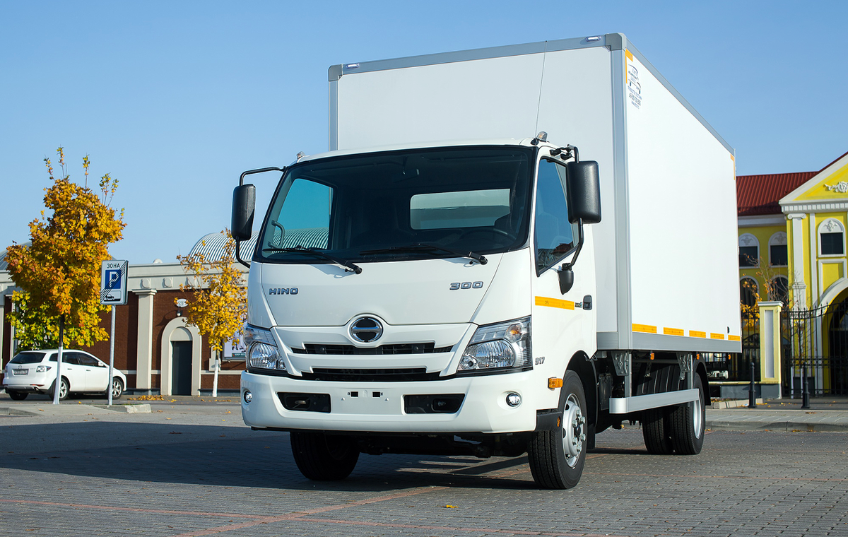 Лучший среднетоннажный грузовик года HINO 300-й серии