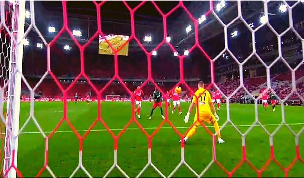 Керк открывает счет