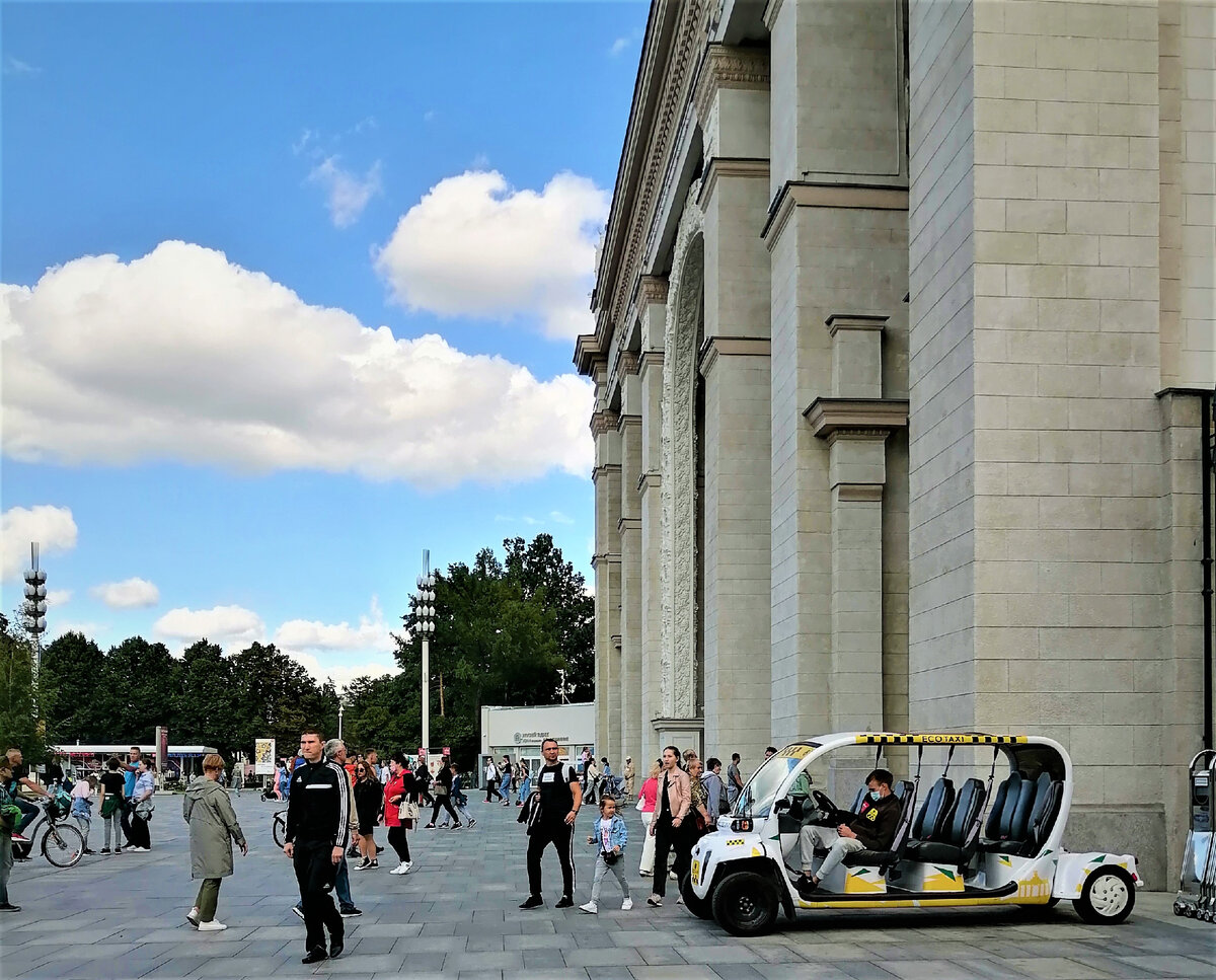 Москва, площадь перед ВДНХ