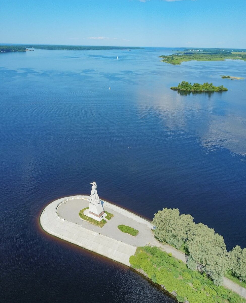 Мать Волга и Рыбинское водохранилище. Фото автора