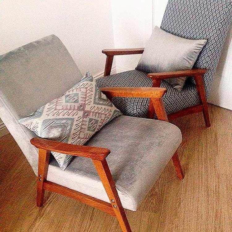 Кресла в советском стиле с деревянными подлокотниками