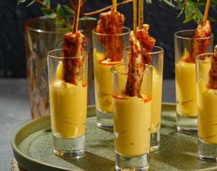 Готовый вариант куриных шашлыков с сырным соусом