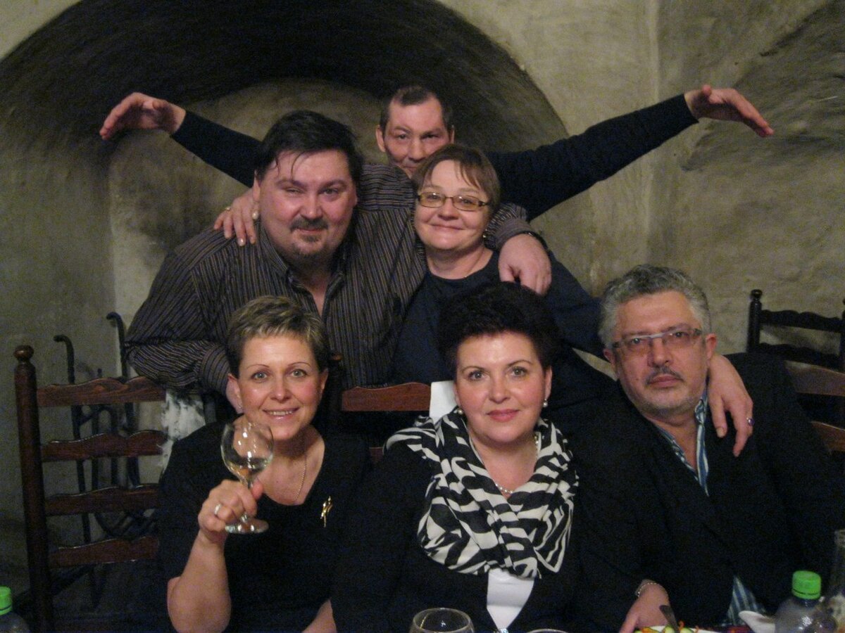 На встрече с одноклашками. 2013 г.