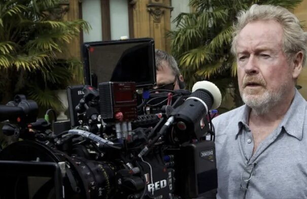 – Я еще и не про таких жутких тварей кино снимал.