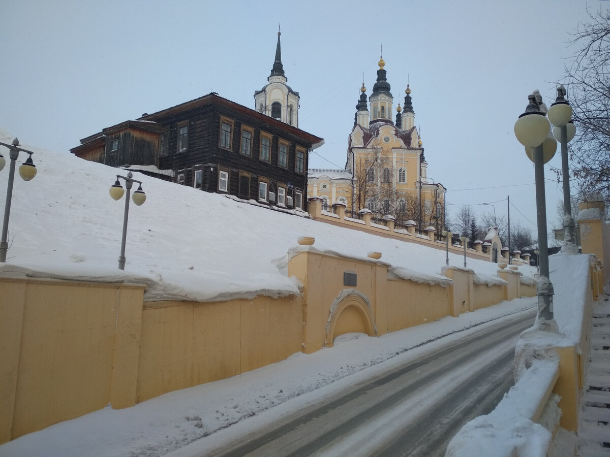 Вид на Воскресенскую церковь. Здесь и далее - все фото - собственные, из прогулок по Томску