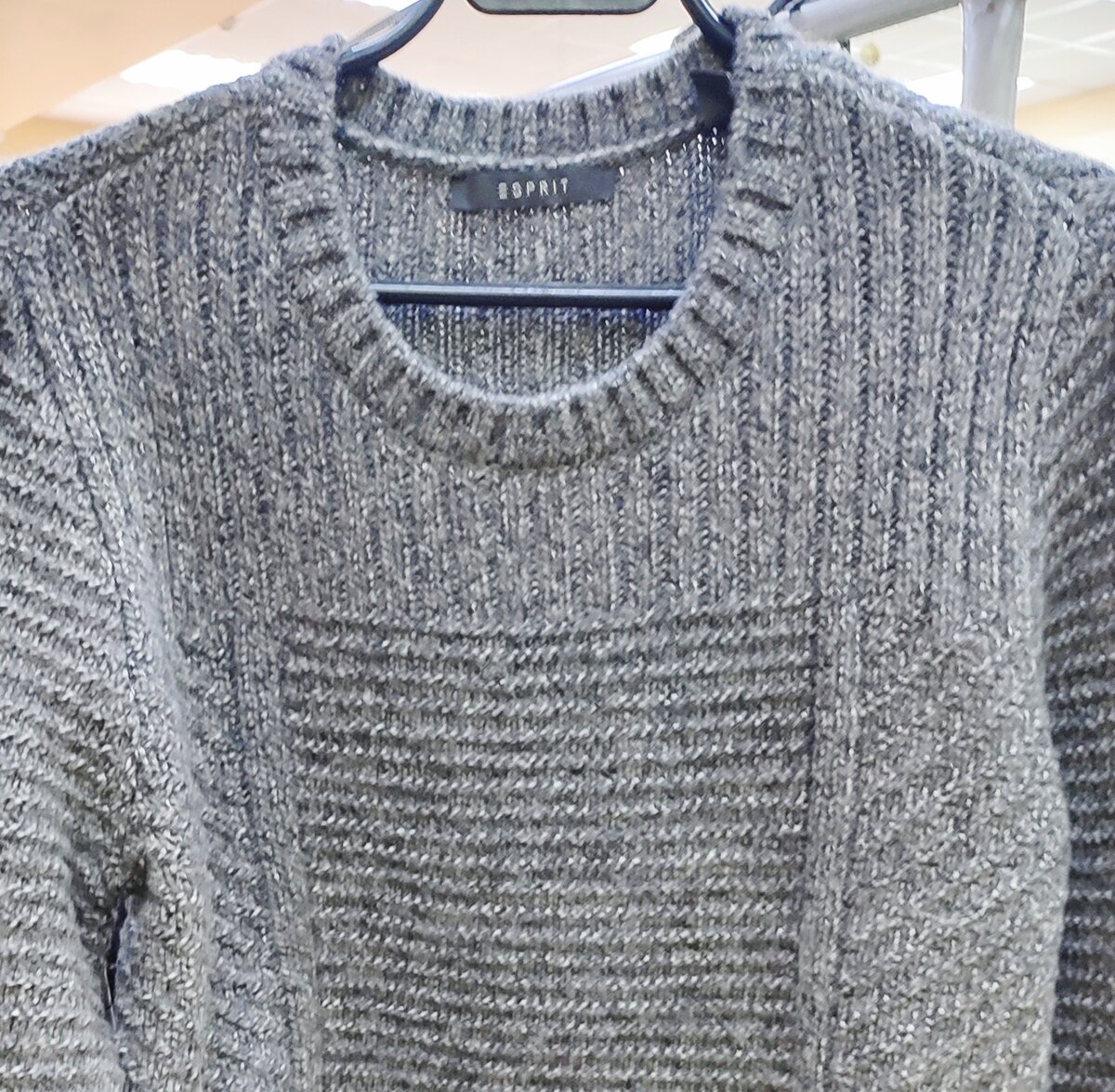 Симпатичное вязание "косичками".