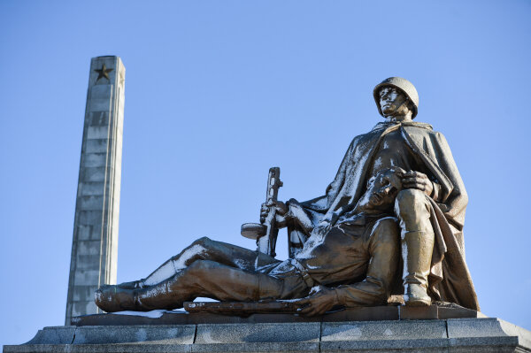 Кладбище-мавзолей советских воинов в Варшаве