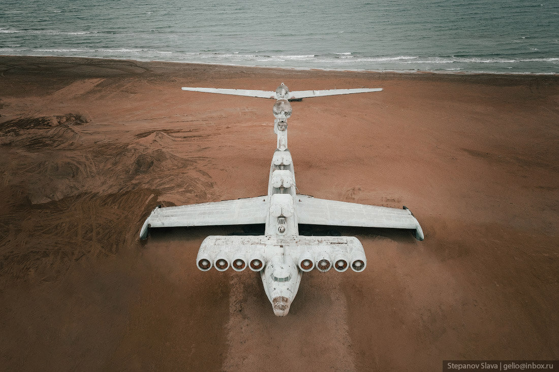 самолет в дербенте на море