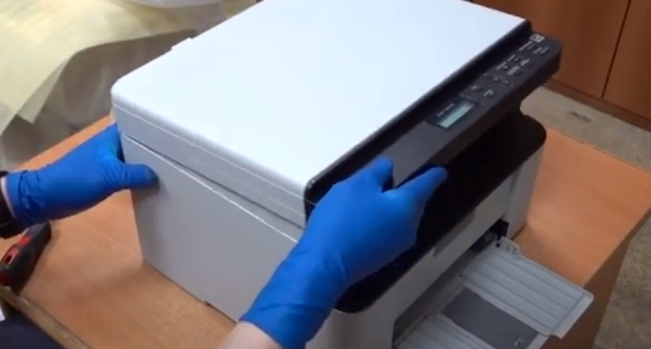 Открываем крышку сканера