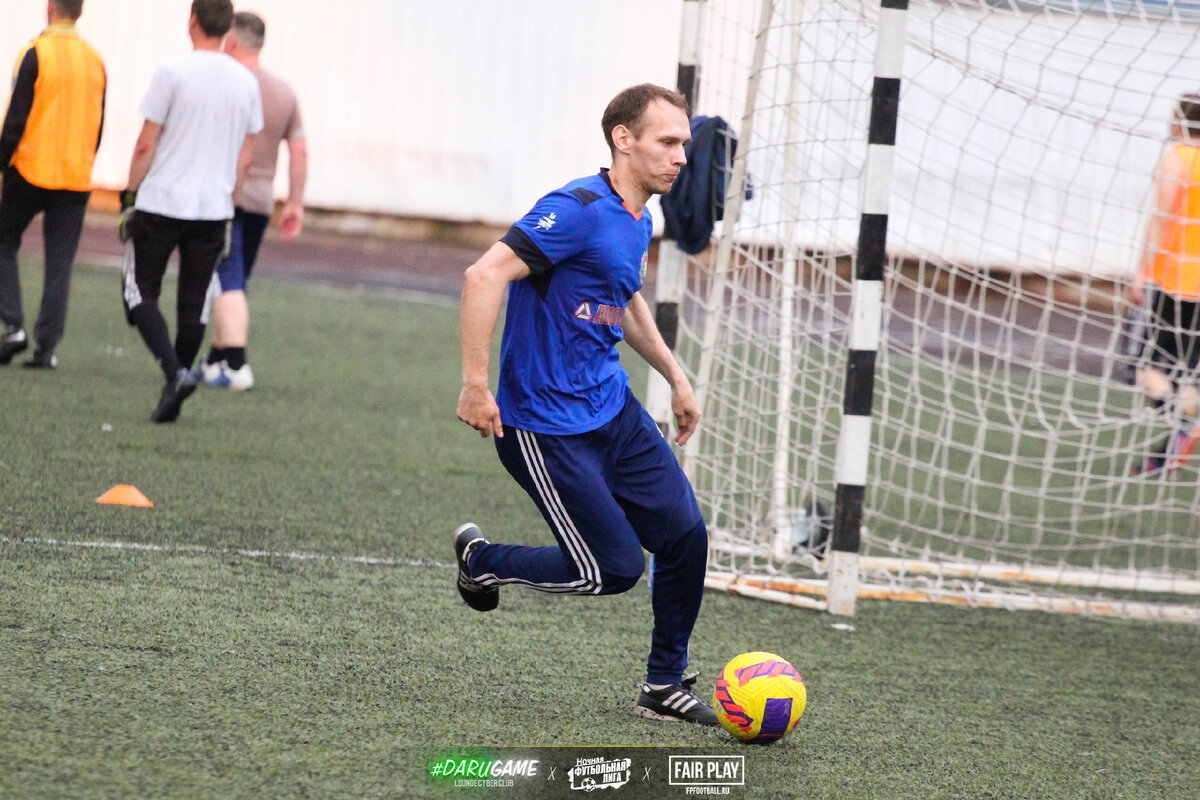 Волков Михаил(на фото)