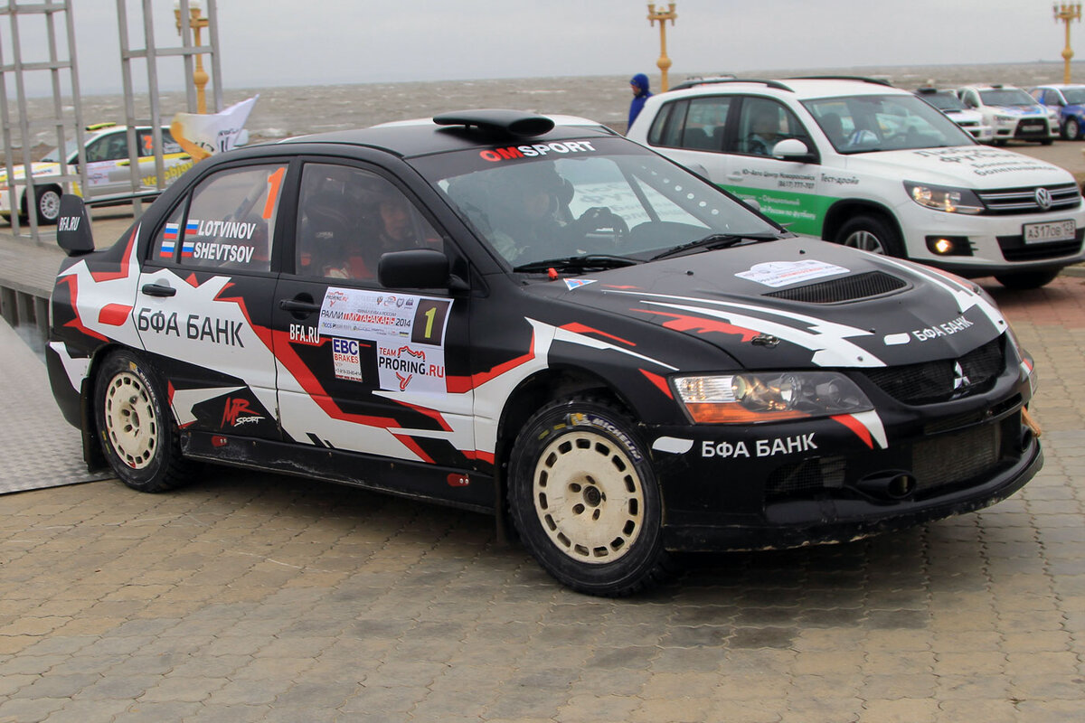 Илья Лотвинов и Павел Шевцов на старте той самой злополучной гонки...