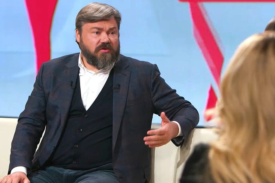     Учредитель телеканала «Царьград» и заместитель главы Всемирного русского народного собора Константин Малафеев в студии передачи «Дайте сказать».  YouTube