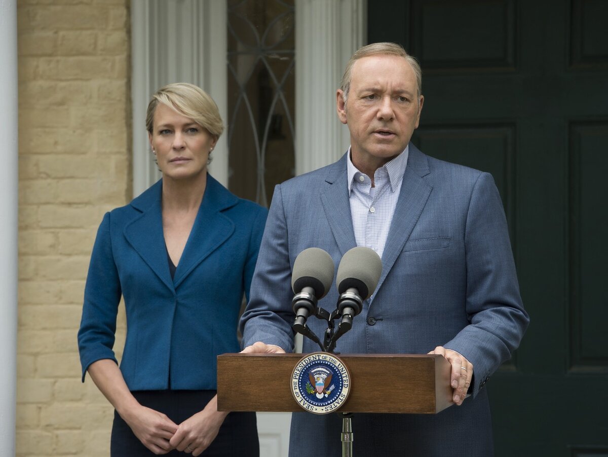 Кадр из сериала «Карточный домик», 2013-2018 год, режиссер Дэвид Финчер