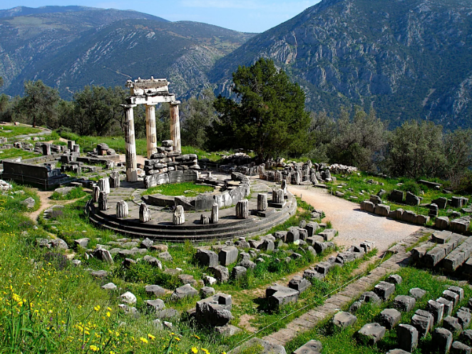 Фото из сети. Дельфы. Так в наши дни выглядит знаменитое место предсказаний