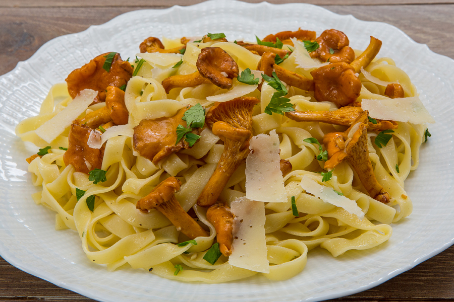 паста с лисичками в сливочном