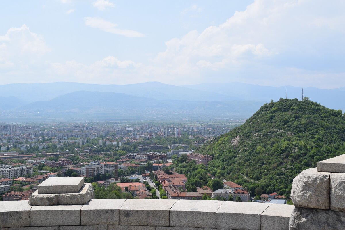 Вид на город с холма Бунарджик («Холм Освободителей»)