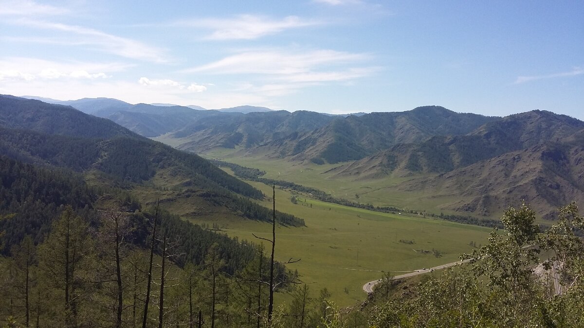 На вершине горы воздух настолько чистый, что начинает кружиться голова)