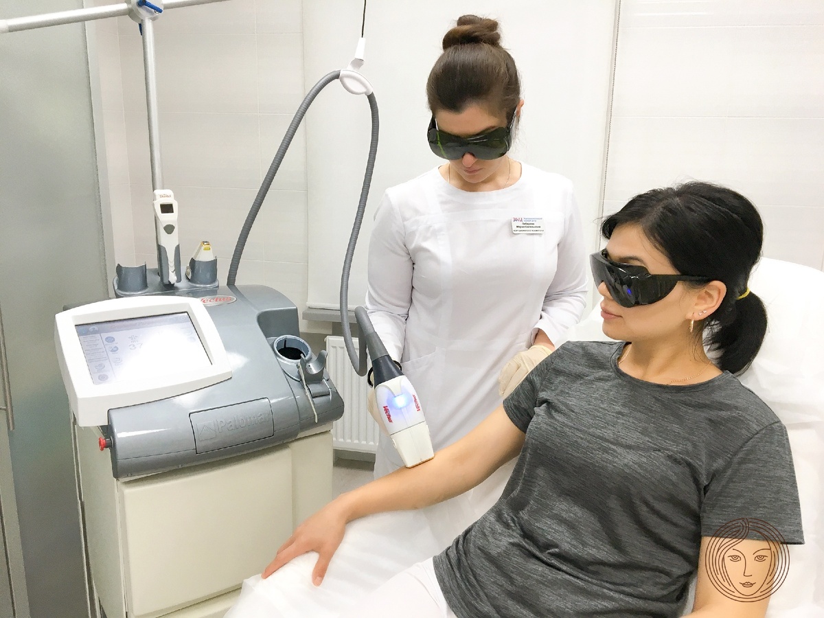 Сделать эпиляцию рук не только безболезненно, но и максимально быстро. В данном случае для проведения лазерной процедуры требуется 15-20 минут.