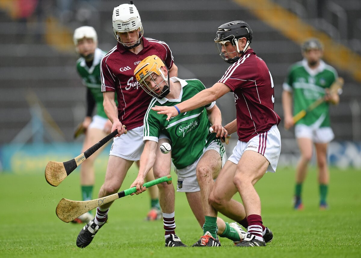 Хёрлинг (англ. hurling, ирл. iománaíocht, iomáint) — командный вид спорта кельтского происхождения, относящийся к гэльским играм. В хёрлинг играют деревянными клюшками и мячом. Распространён преимущественно в Ирландии.