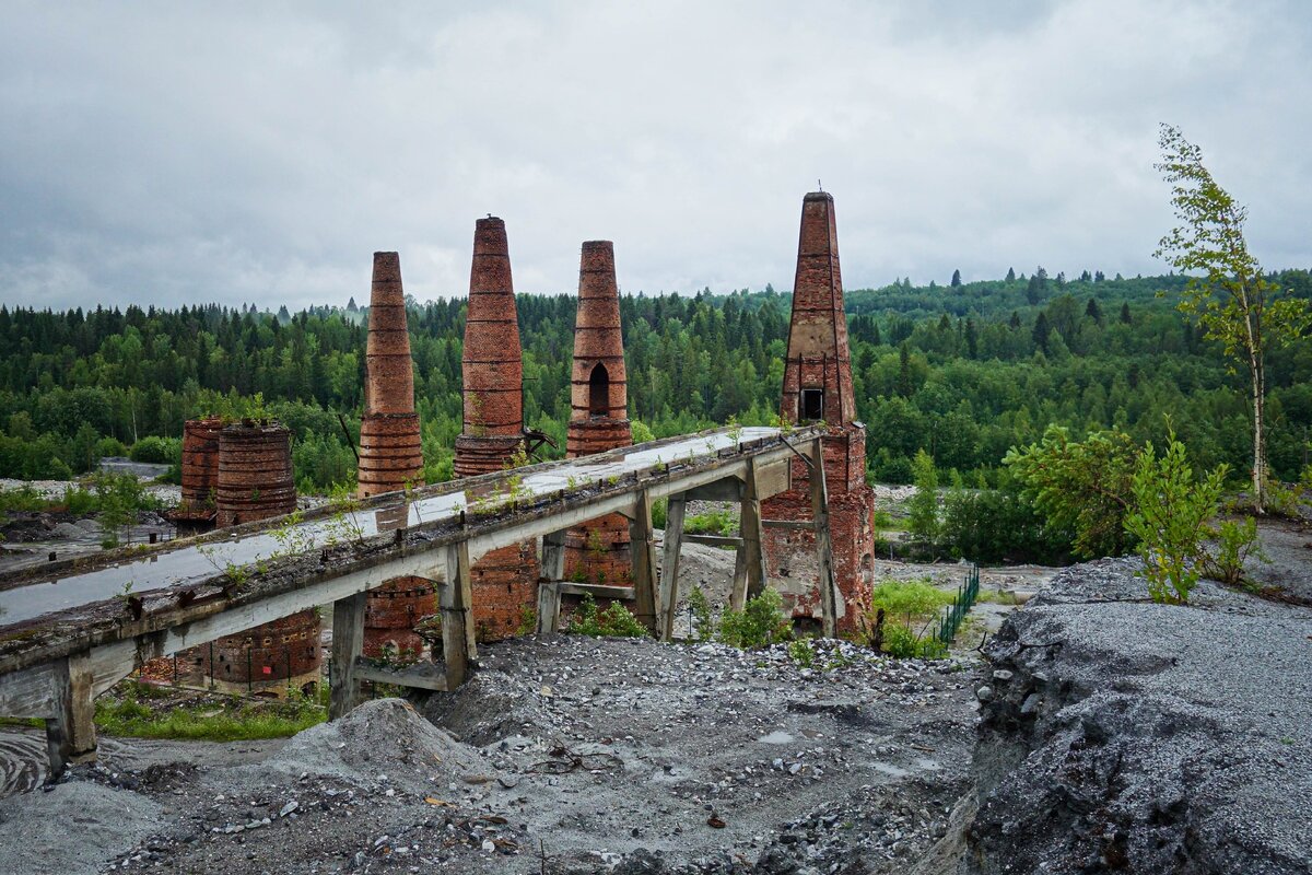 В середине XIX века Рускеала осталась без государственных заказов и  рабочие занимались выжиганием извести из мраморного окола, который горами лежал на месте добычи мрамора. 