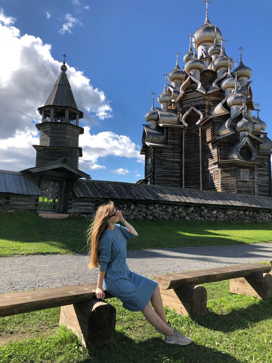 Деревянная церковь Кижского погоста или просто КИЖИ. Экскурсия от Петрозаводска на метеоре и 4 часами прогулки по острову - 3500 рублей. Хотя бы раз в жизни надо побывать.