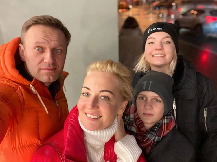 Алексей Навальный с женой и детьми 