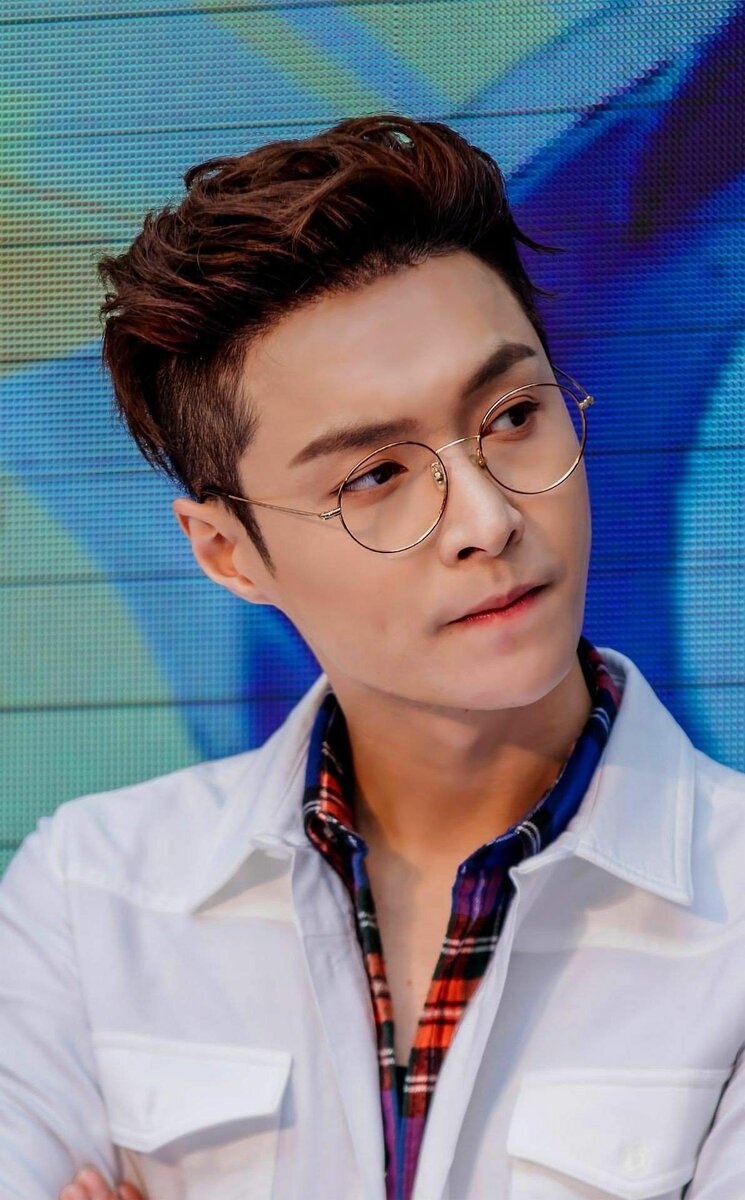 действующий участник группы ЕХО - Чжан Исин