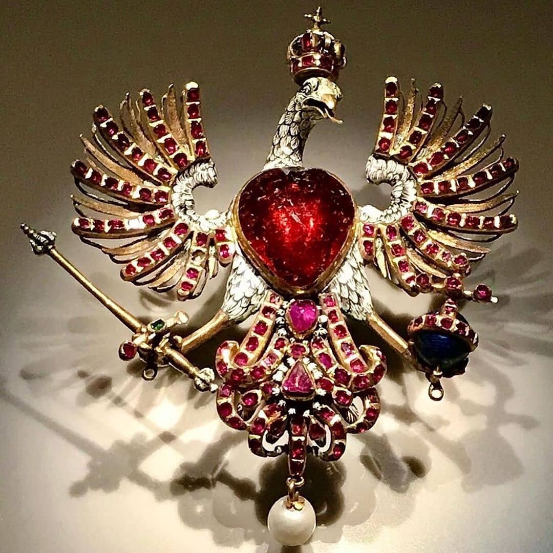 Aigle de Pologne au corps en grenat, 17th c. Louvre