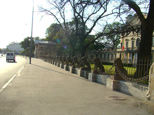 И снова львы. Из "Приключений итальянцев в России" - всегда хотела их пощупать лично. Осуществила. 