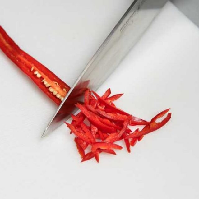 Перец стручковый острый. Как сделать острый перец менее острым. Острый перец розмарин. Сорт длинный горький перец. Перец чили соленый.