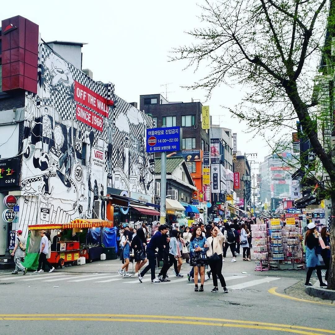 Хондэ сеул. Корея район Хондэ. Hongdae Сеул. Южная Корея улица Хондэ. Korea Seoul Хондэ.