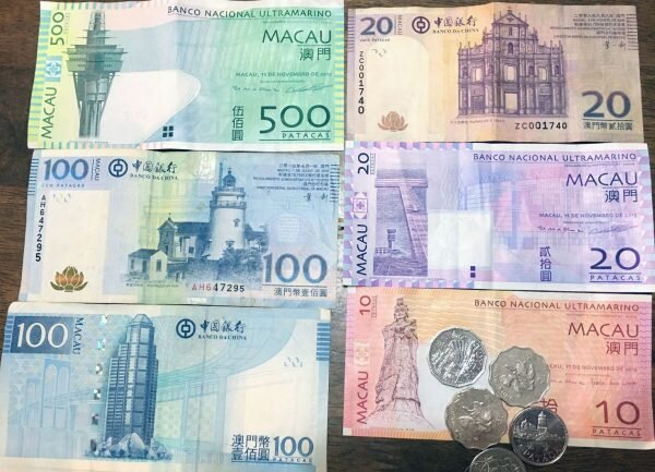 Национальная валюта Макао называется патака, которая состоит из 100 аво
