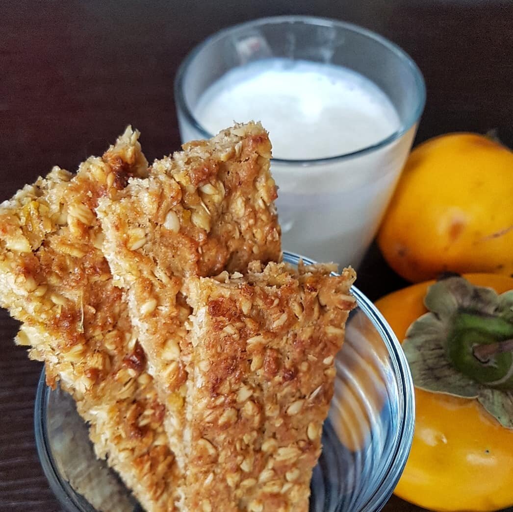 Печенье из овсяных хлопьев и хурмы. Фото автора.