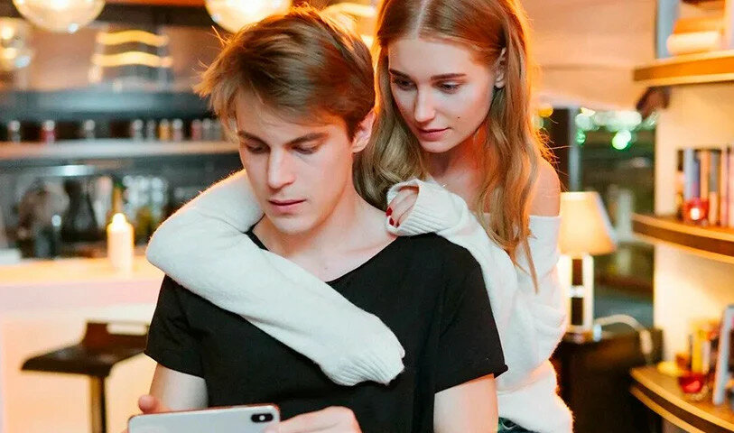 Нина (Кристина Асмус) и Петр (Иван Янковский): кадр из фильма "Текст"  - источник Яндекс.Картинки