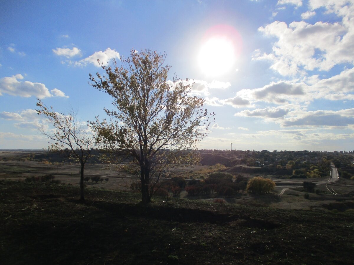 Здесь, на крутом правом берегу, согласно карте 1940-х годов, находилась каплица. Отсюда открывается прекрасный вид на Мариенталь и долину реки Большой Караман