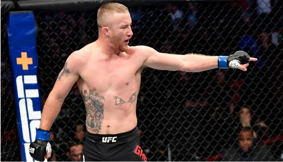 Обладатель временного титула UFC в легком весе, Джастин Гэйтжи, решил вмешаться в конфликт между экс-чемпионом UFC в двух весовых категориях, Конором МакГрегором, и президентом организации, Дана Уайтом, который спровоцировала личная переписка, опубликованная ирландцем в соцсетях.