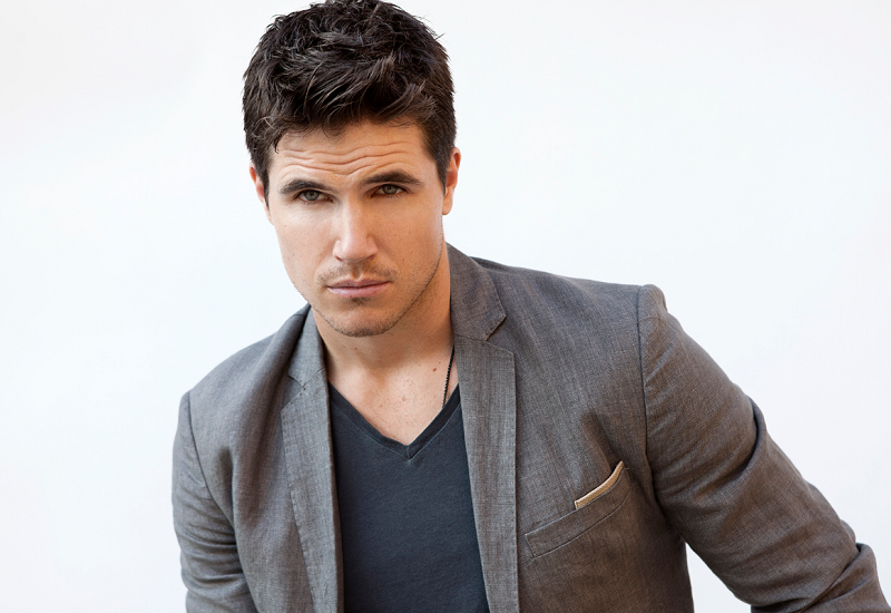 Робби Амелл