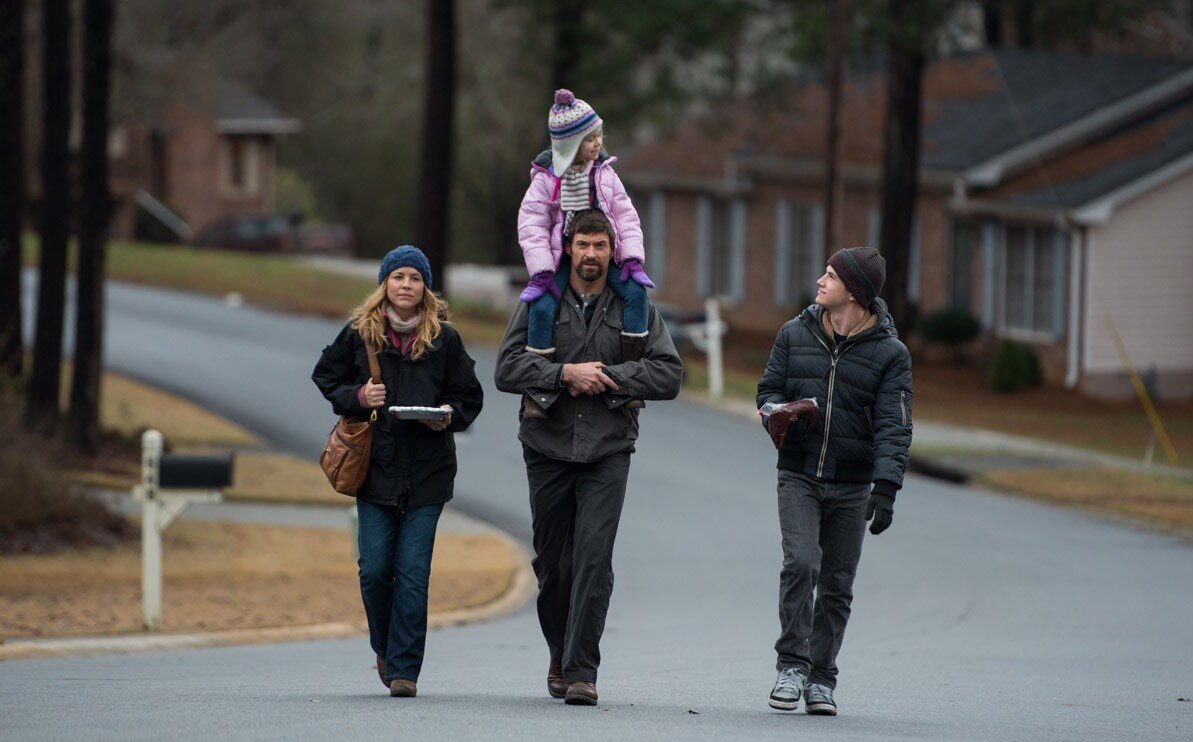 Изображение из https://www.kinopoisk.ru, Семья Доверов ещё не подозревают, что скоро произойдёт 