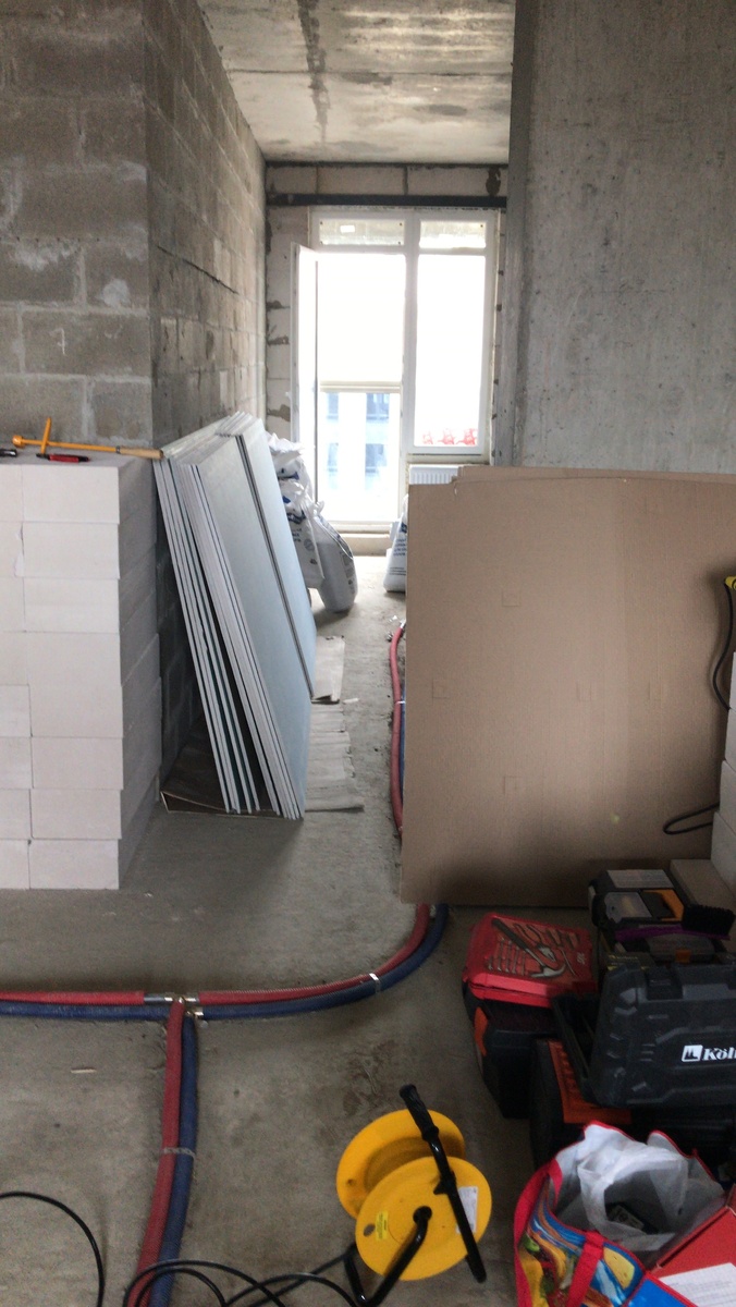 Места не хватило даже чтобы положить листы гипсокартона